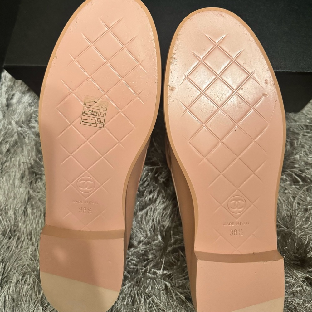 CHANEL Pink Leather Turnlock Loafers size 8.5 US (New in box) - Picture 9 of 15